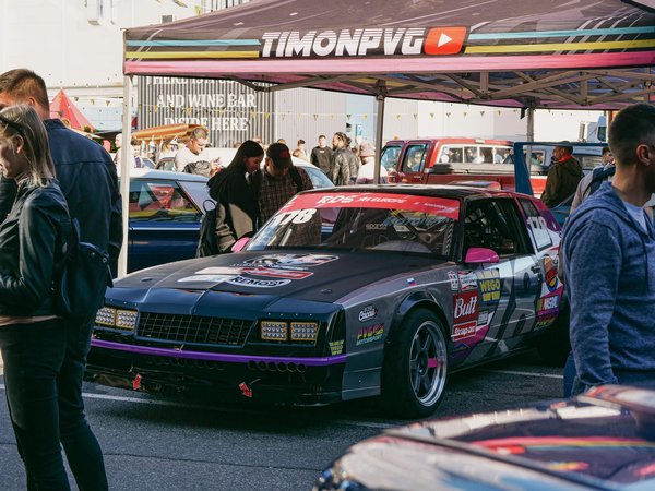 Face à la route ou face à l'arrière : Quelle position pour le siège auto de votre enfant?